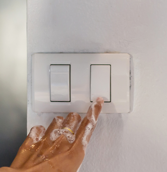 การป้องกันอันตรายจากไฟฟ้าดูด พร้อมวิธีปฐมพยาบาลเบื้องต้นอย่างปลอดภัย